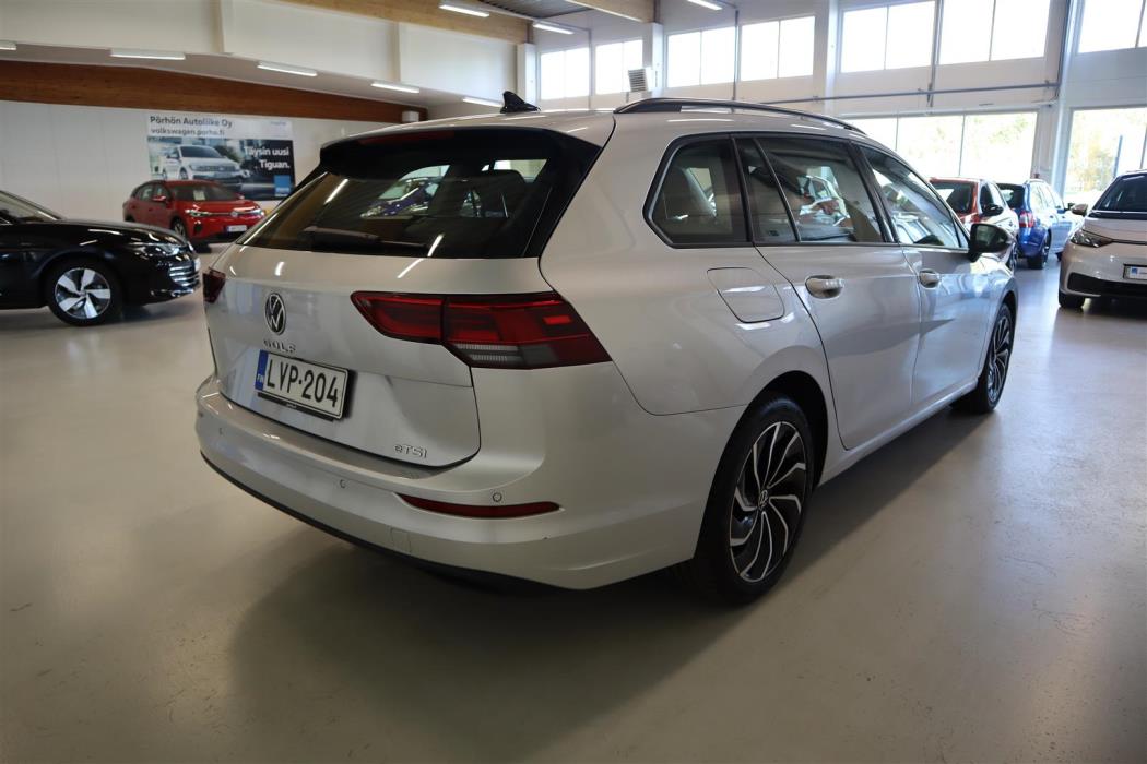 VOLKSWAGEN Golf 2024