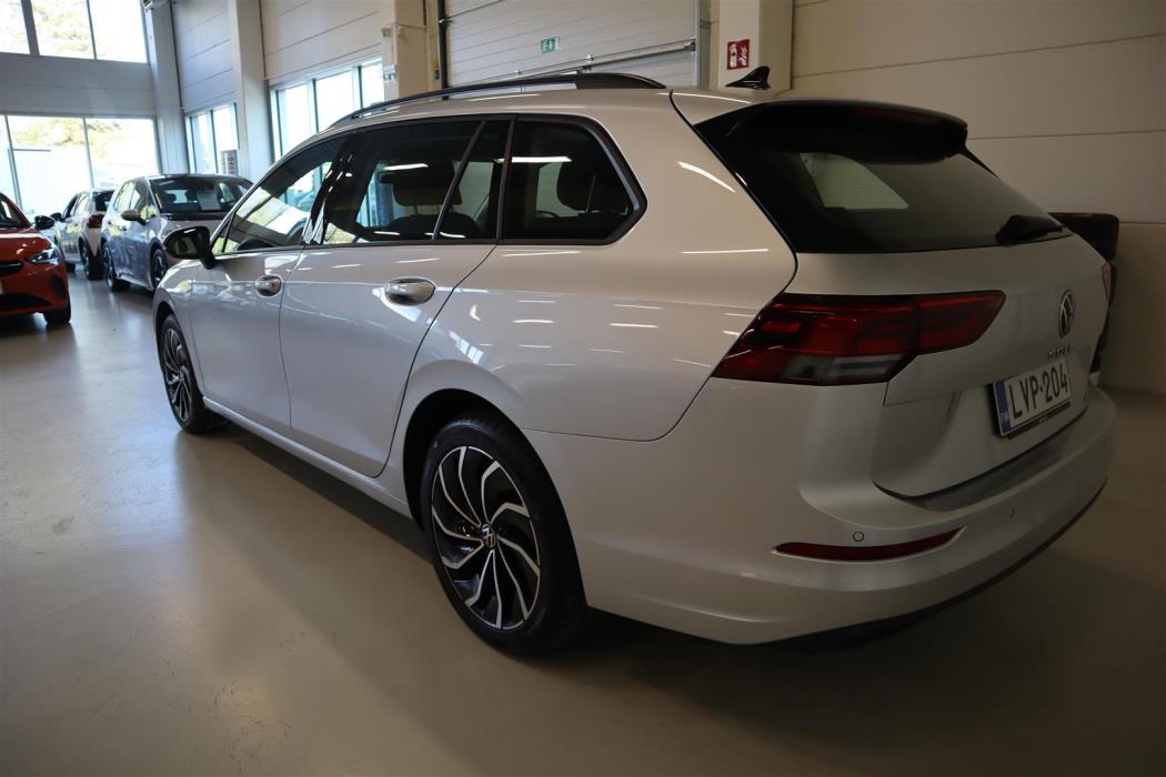 VOLKSWAGEN Golf 2024