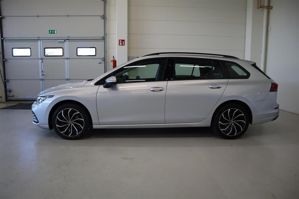 VOLKSWAGEN Golf 2024