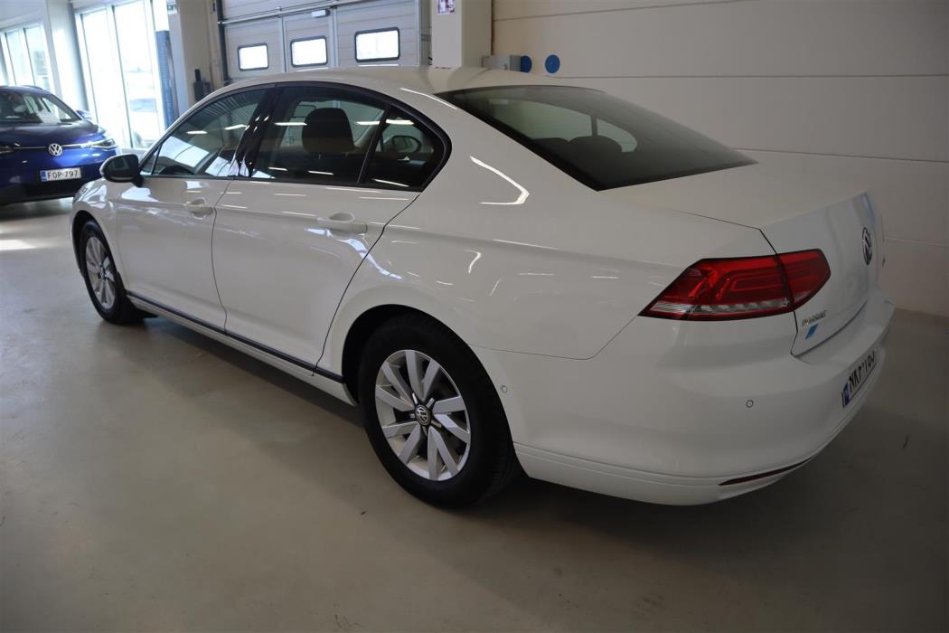 VOLKSWAGEN Passat 2016
