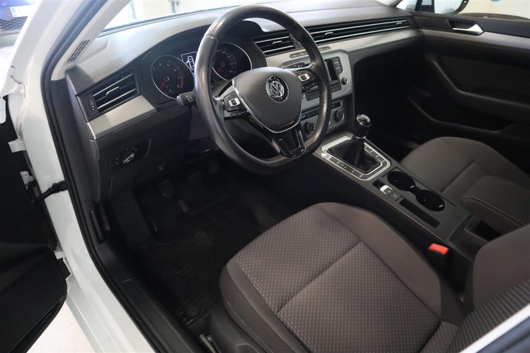 VOLKSWAGEN Passat 2016