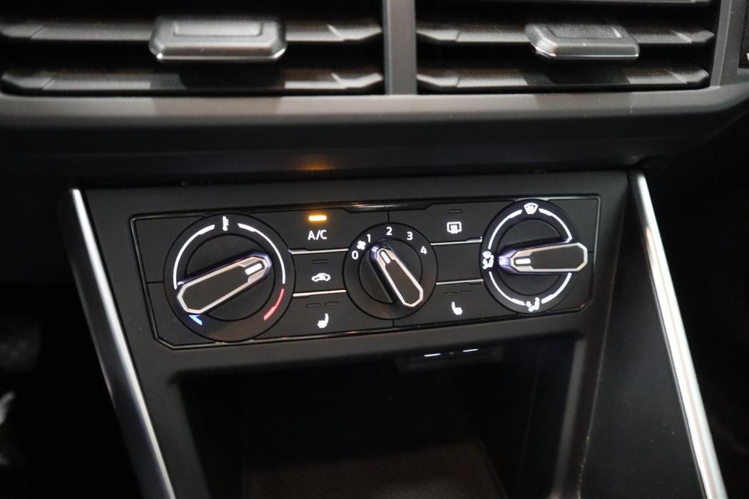 VOLKSWAGEN Polo 2023