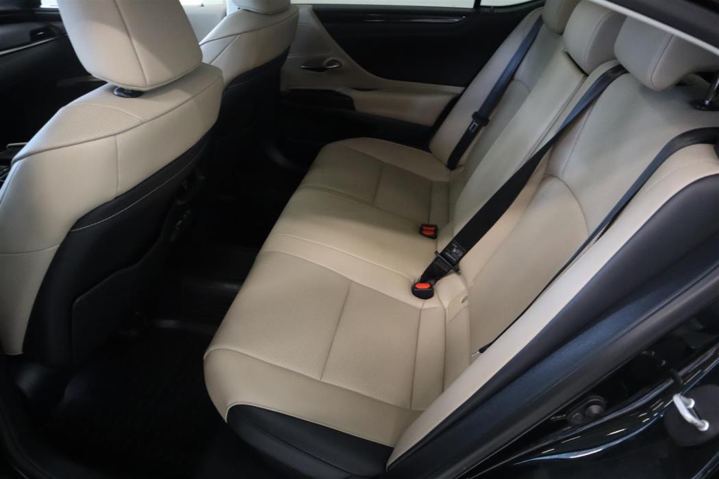 LEXUS ES 2020