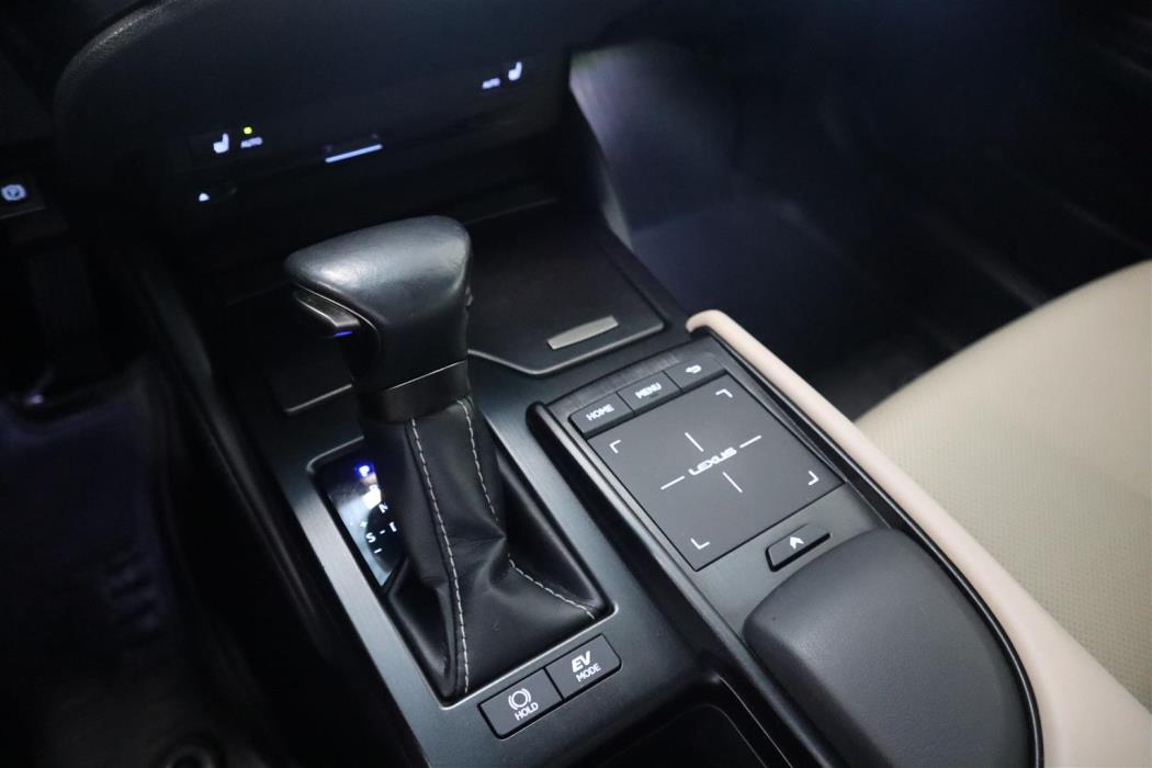 LEXUS ES 2020