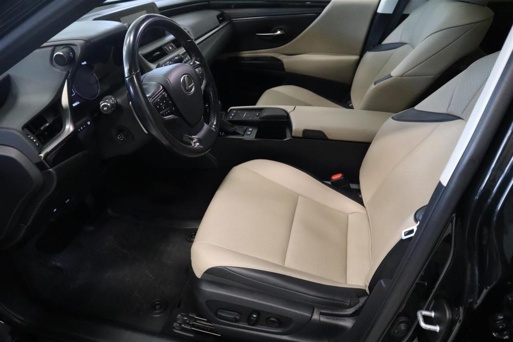 LEXUS ES 2020