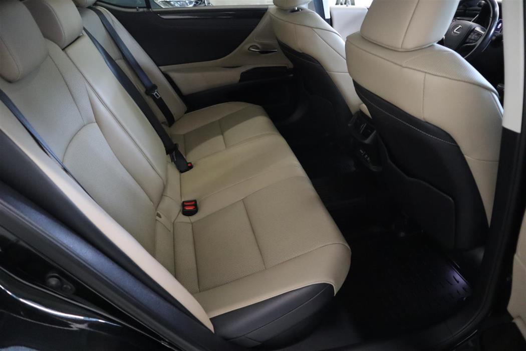 LEXUS ES 2020