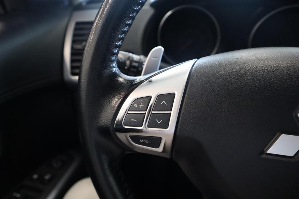 MITSUBISHI Outlander 2012