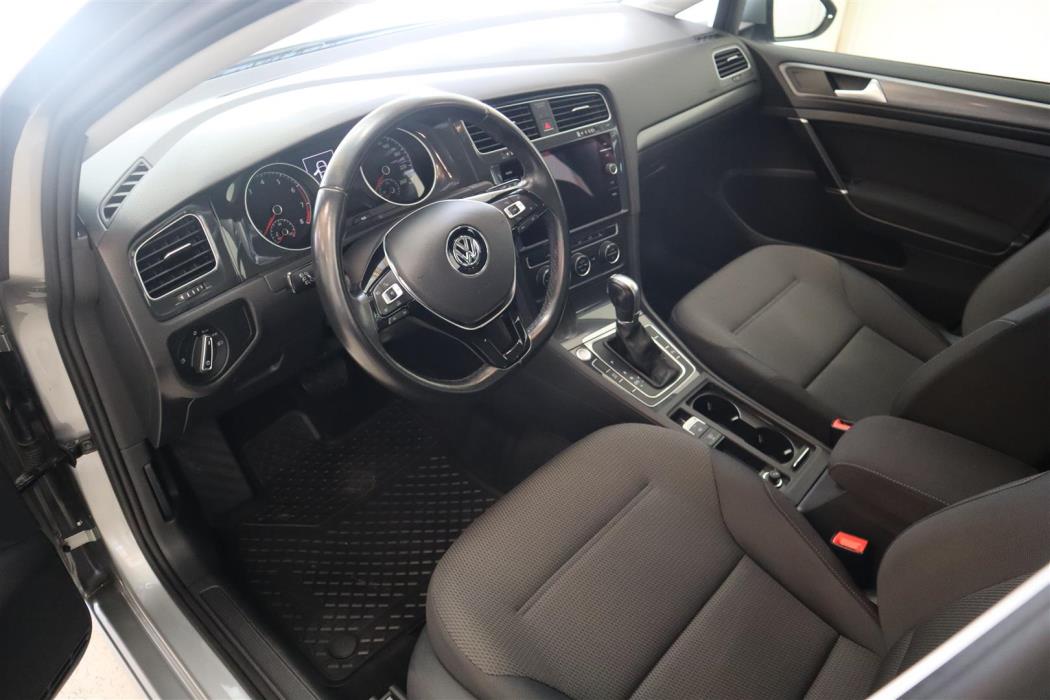 VOLKSWAGEN Golf 2017