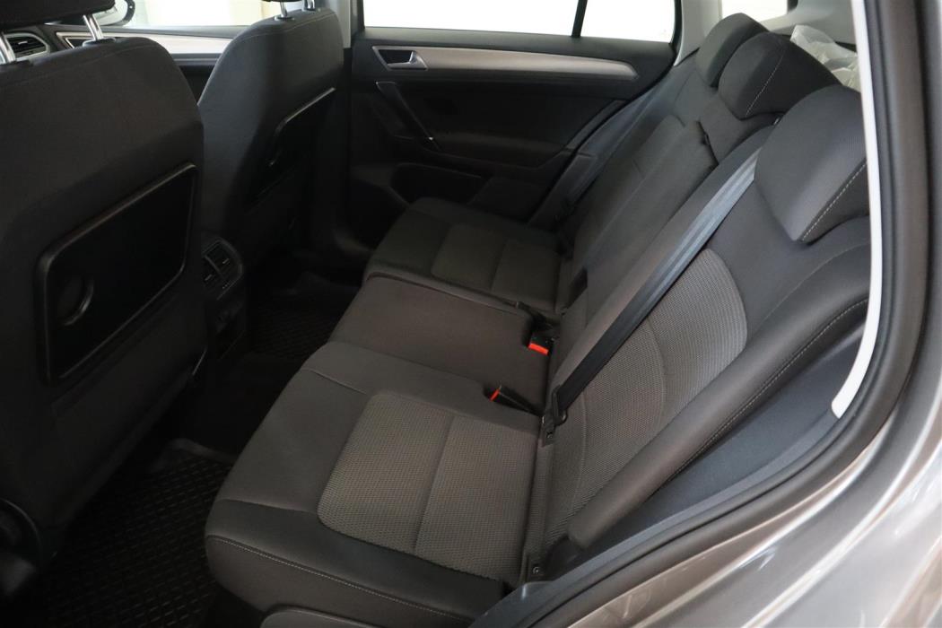 VOLKSWAGEN Golf Sportsvan 2015