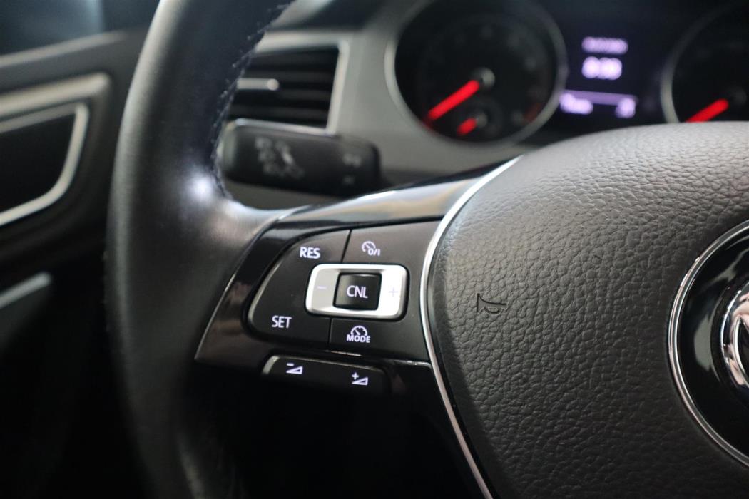 VOLKSWAGEN Golf Sportsvan 2015