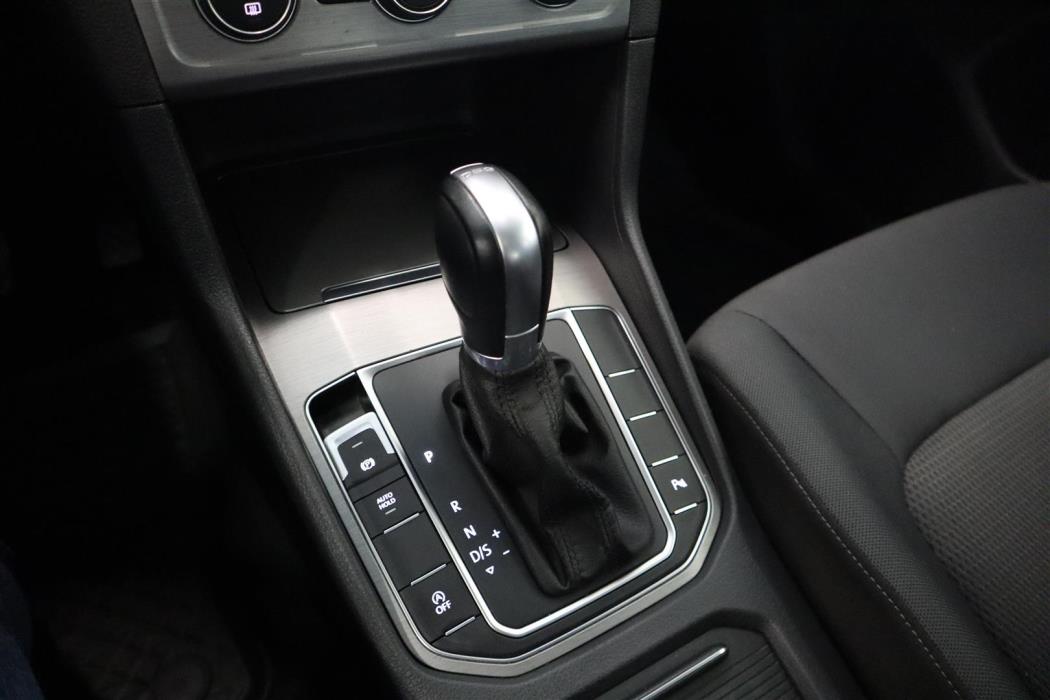 VOLKSWAGEN Golf Sportsvan 2015