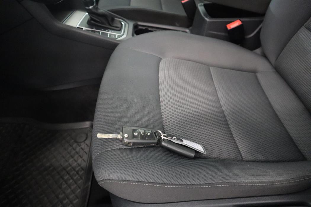 VOLKSWAGEN Golf Sportsvan 2015