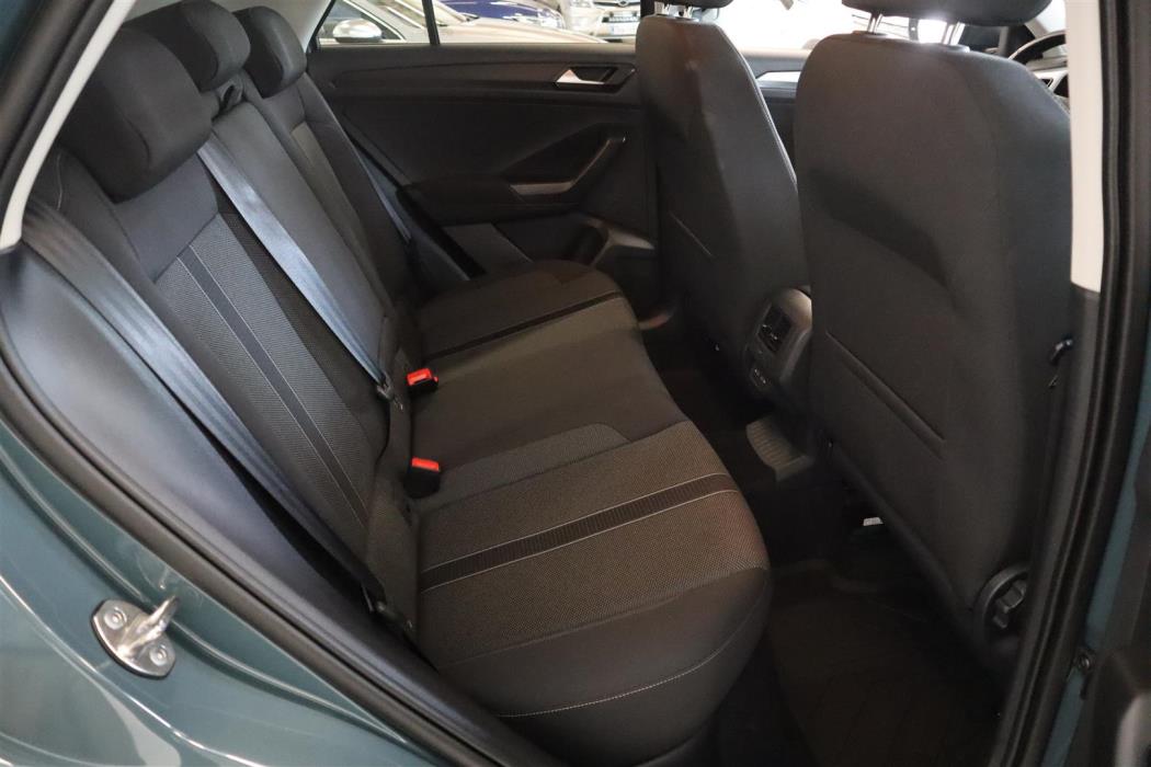 VOLKSWAGEN T-Roc 2024