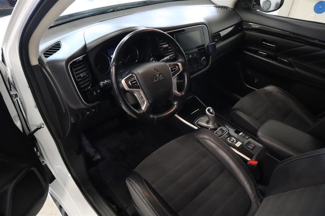 MITSUBISHI Outlander 2017