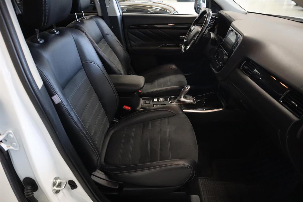 MITSUBISHI Outlander 2017