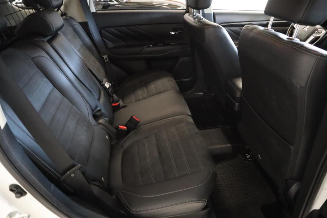 MITSUBISHI Outlander 2017