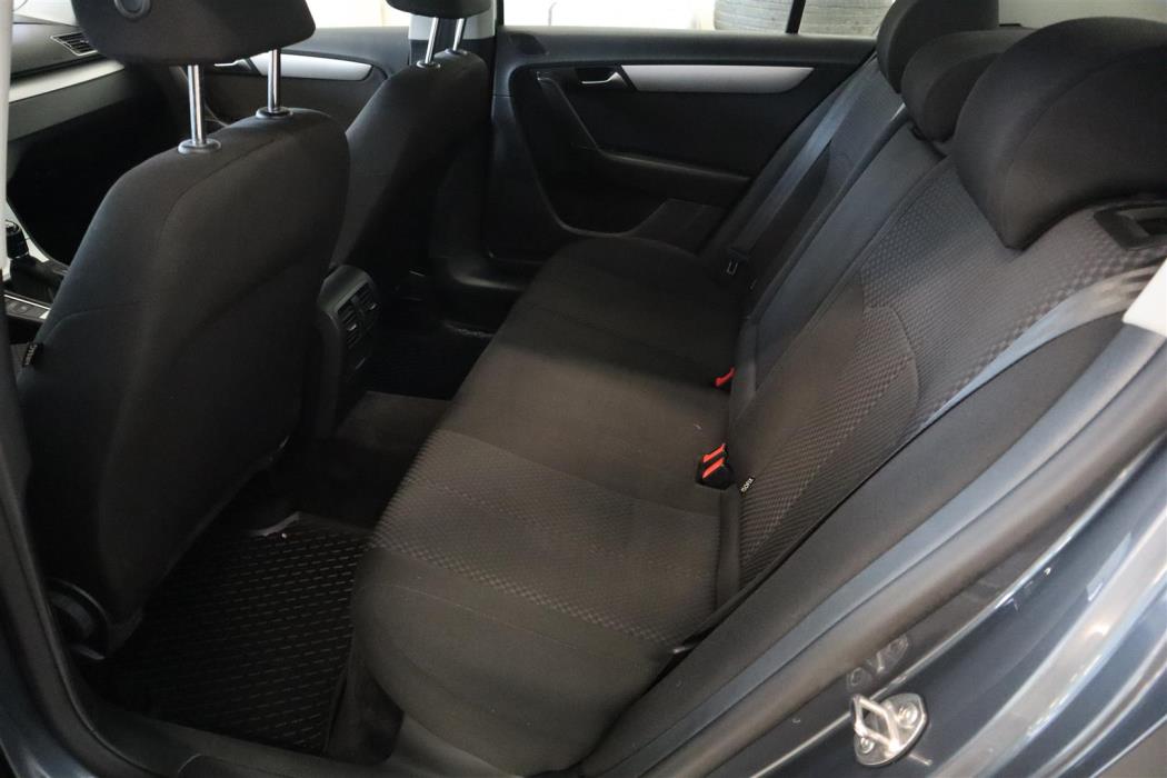 VOLKSWAGEN Passat 2014