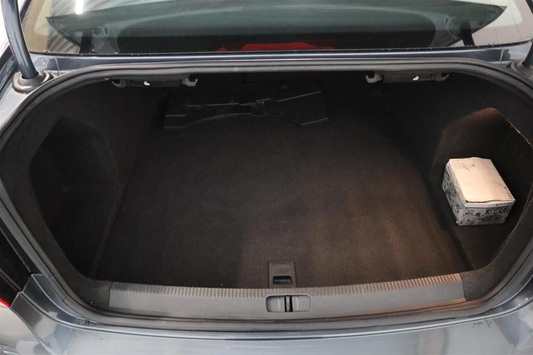 VOLKSWAGEN Passat 2014