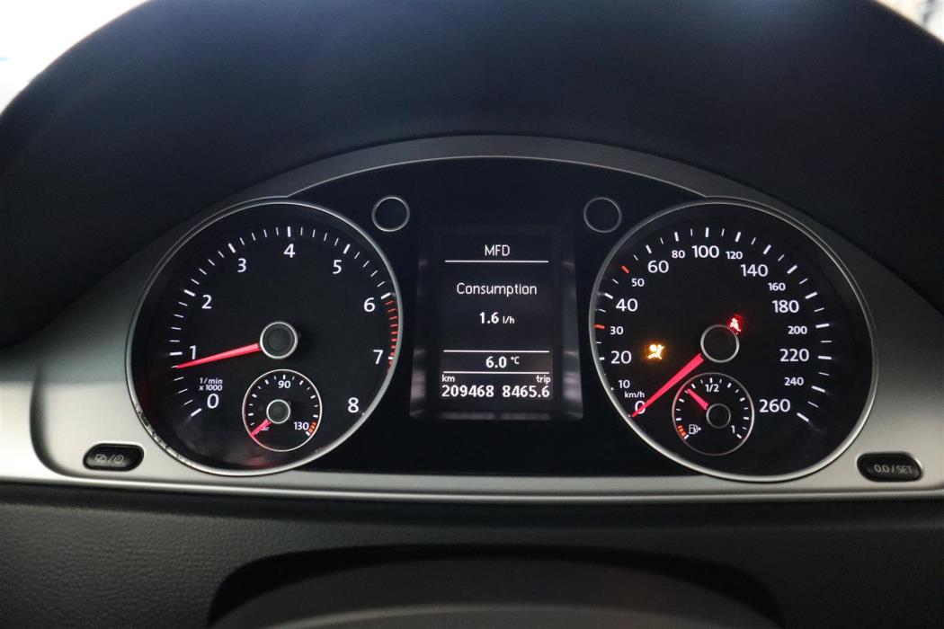 VOLKSWAGEN Passat 2014