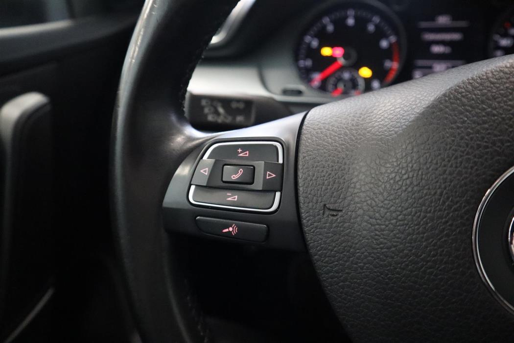 VOLKSWAGEN Passat 2014