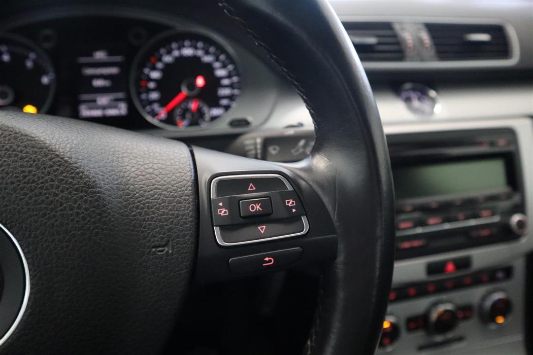 VOLKSWAGEN Passat 2014