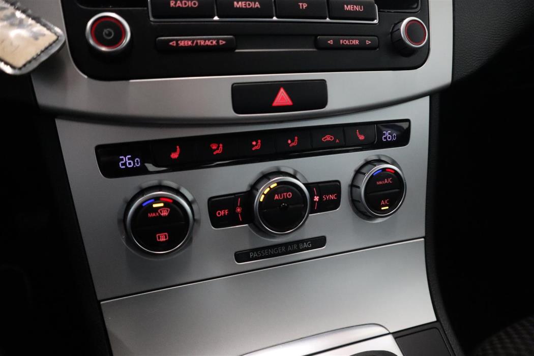 VOLKSWAGEN Passat 2014