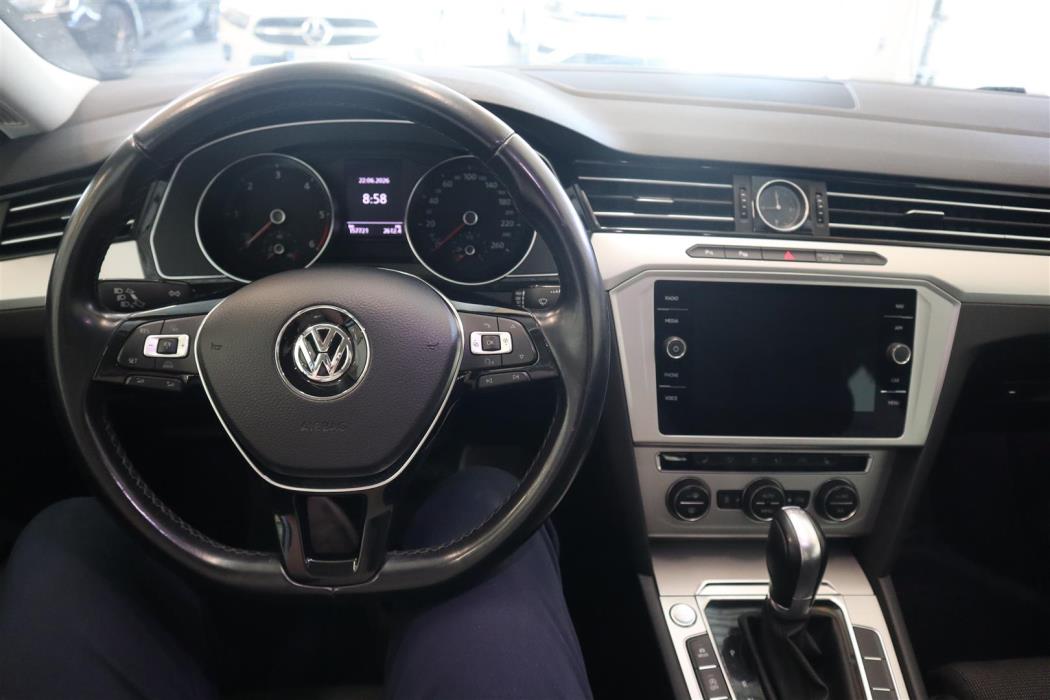 VOLKSWAGEN Passat 2018