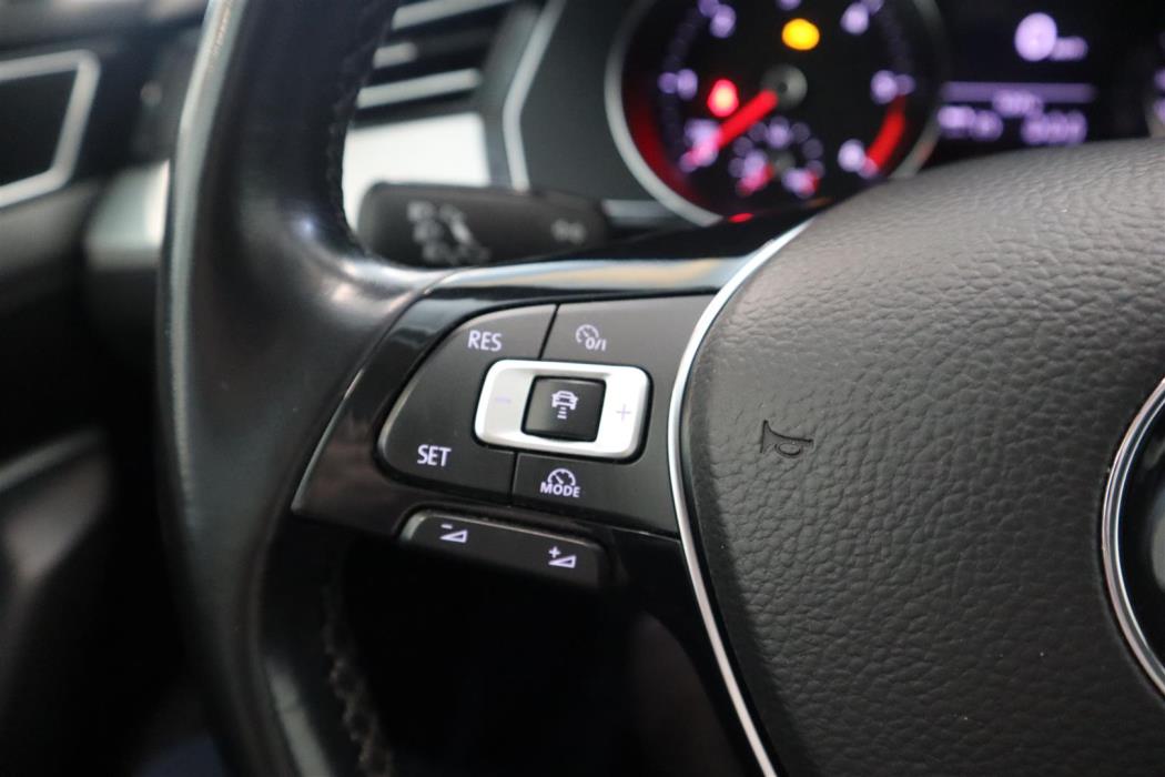 VOLKSWAGEN Passat 2018