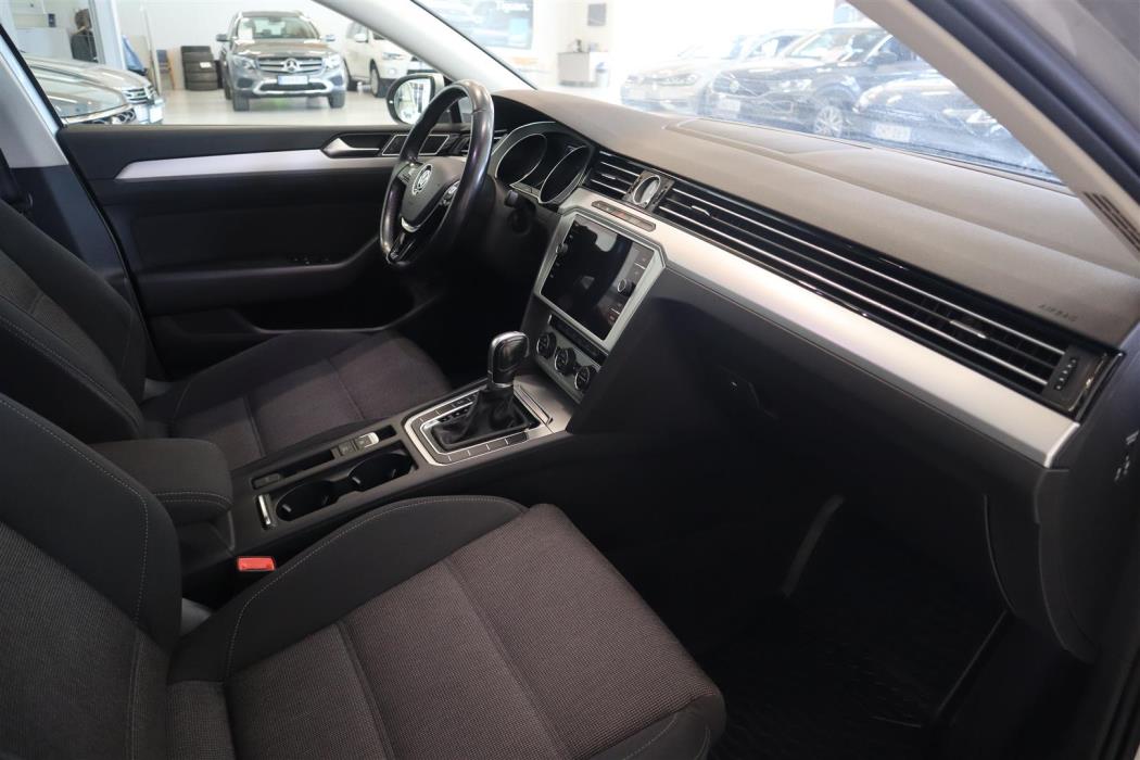 VOLKSWAGEN Passat 2018