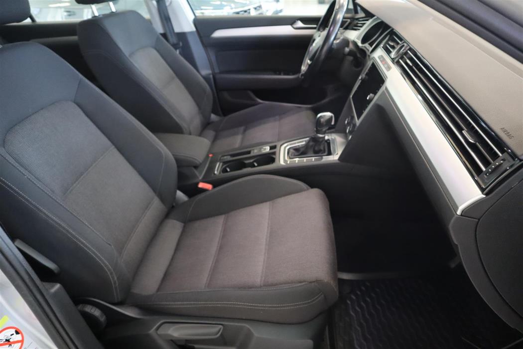 VOLKSWAGEN Passat 2018