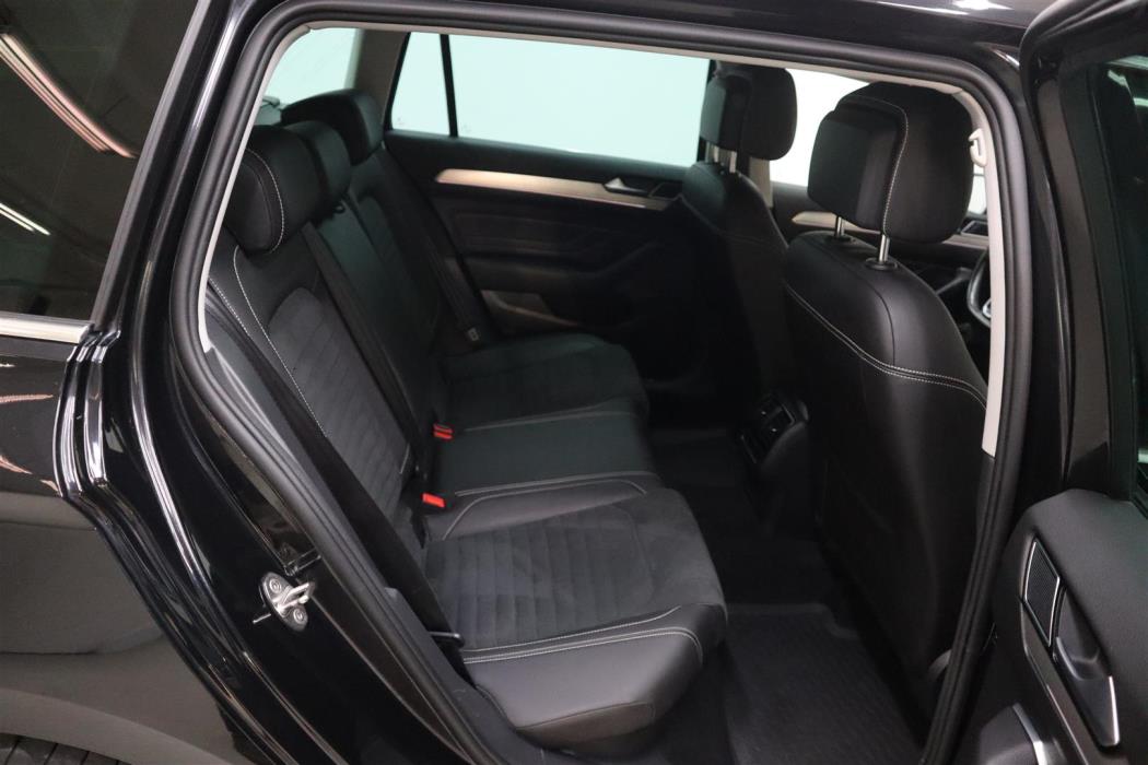 VOLKSWAGEN Passat 2022