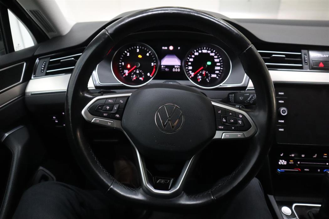 VOLKSWAGEN Passat 2022