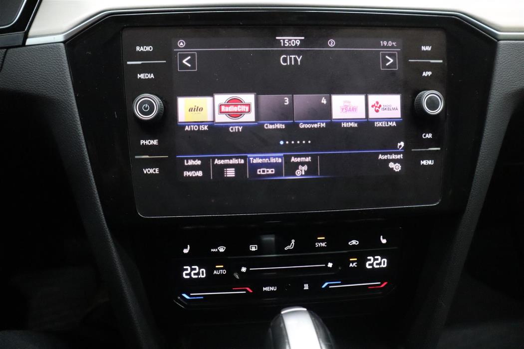 VOLKSWAGEN Passat 2022