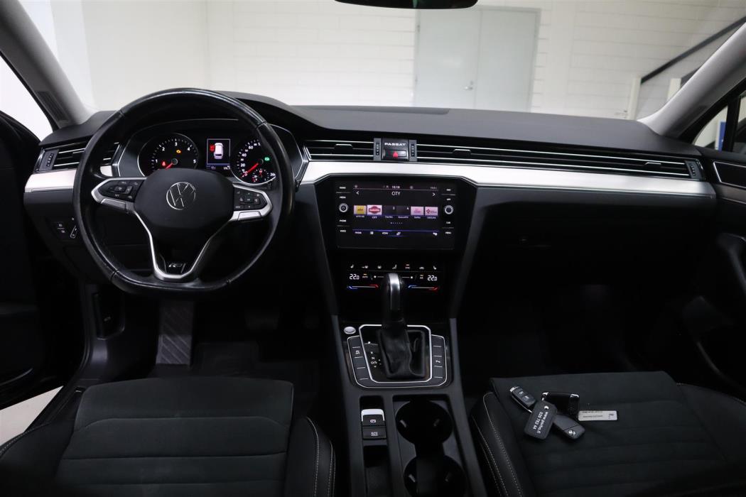 VOLKSWAGEN Passat 2022