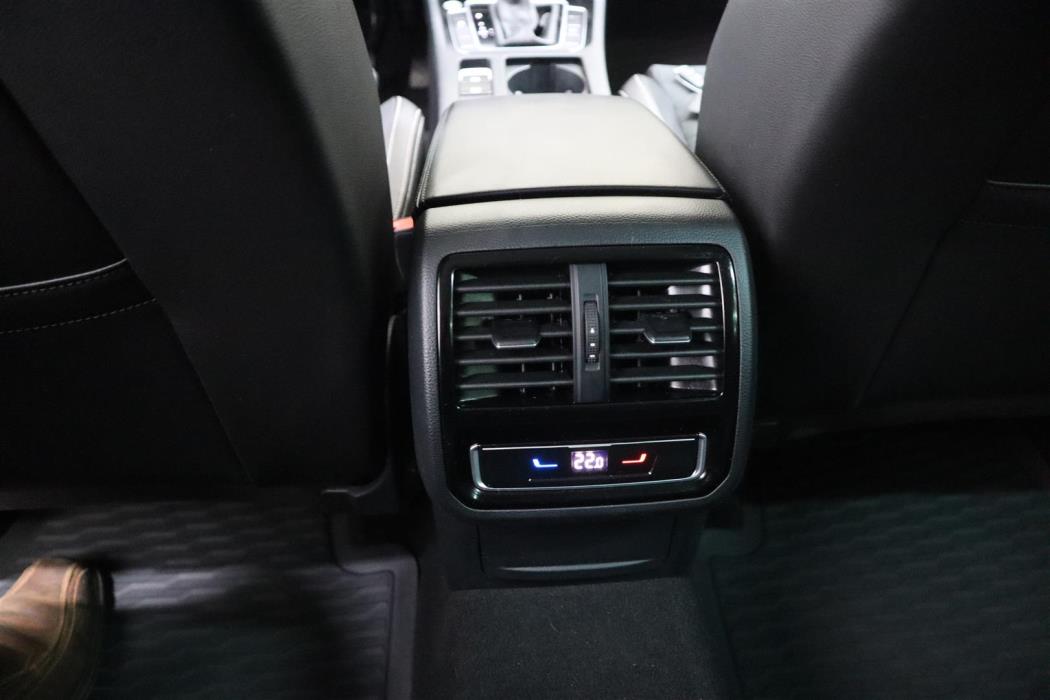 VOLKSWAGEN Passat 2022