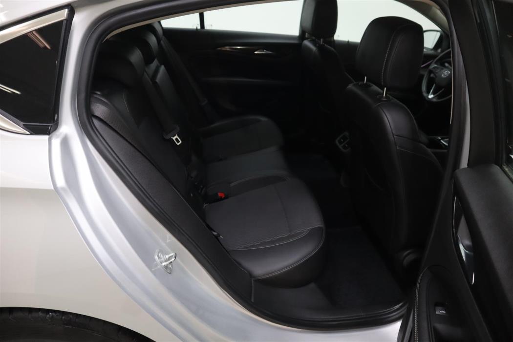 OPEL Insignia 2021