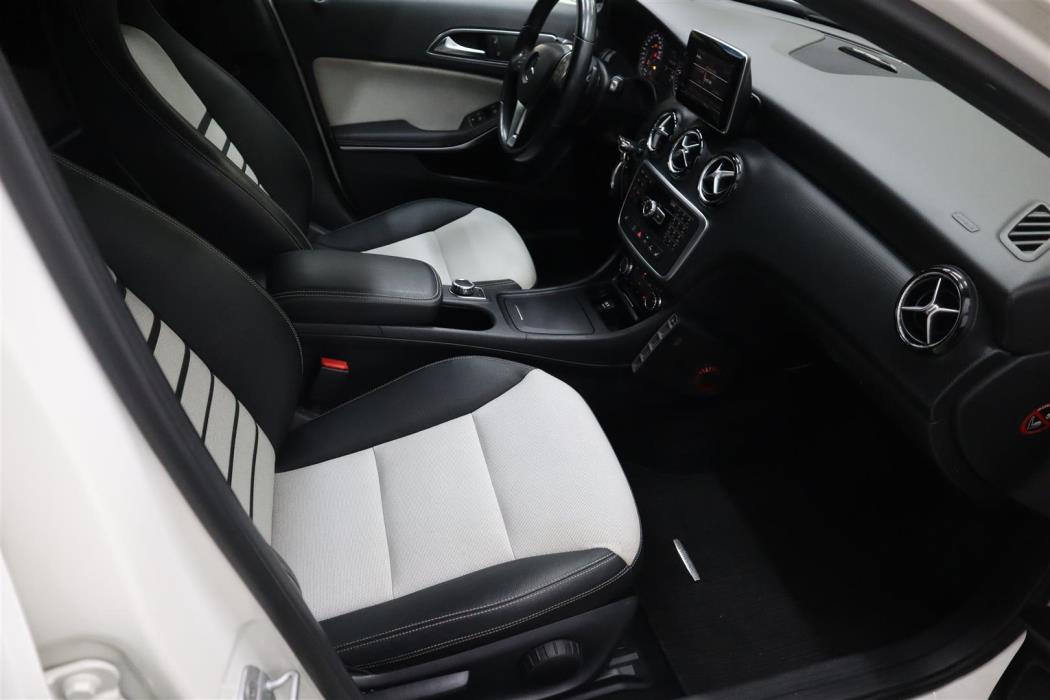 MERCEDES-BENZ A 2013