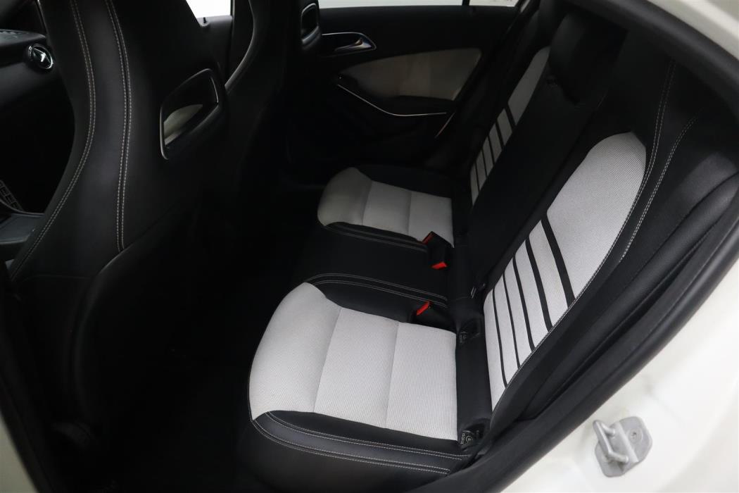 MERCEDES-BENZ A 2013