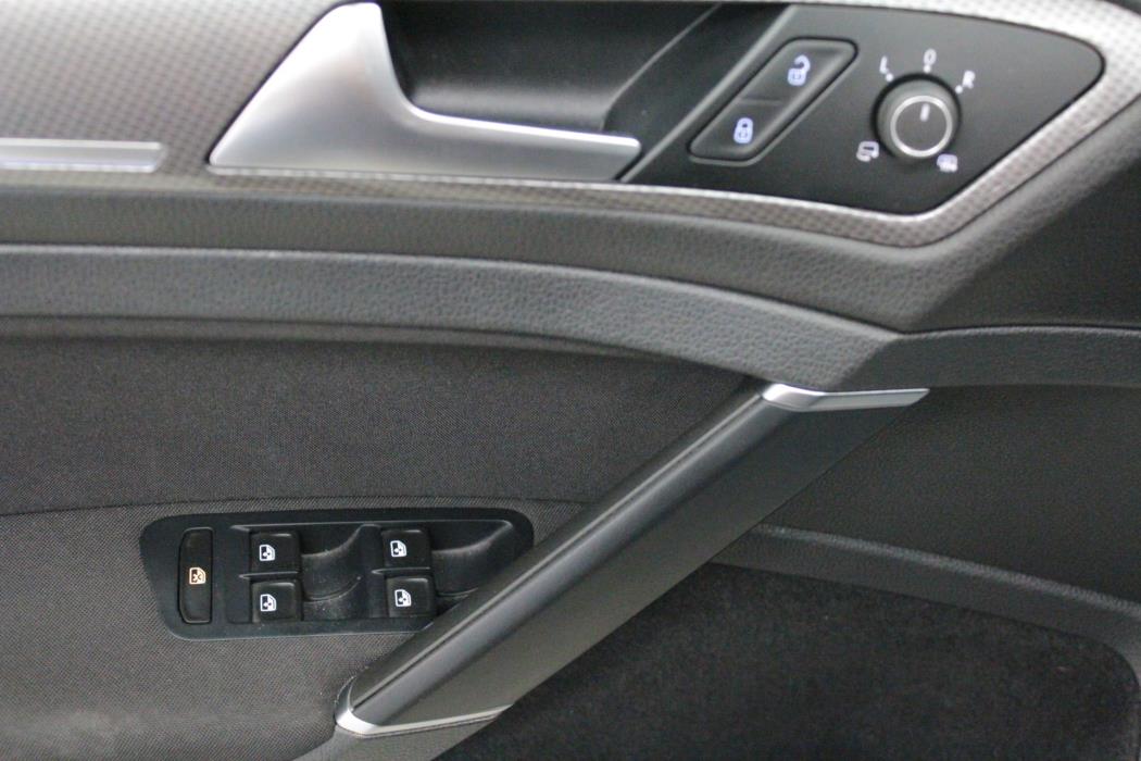 VOLKSWAGEN Golf 2017