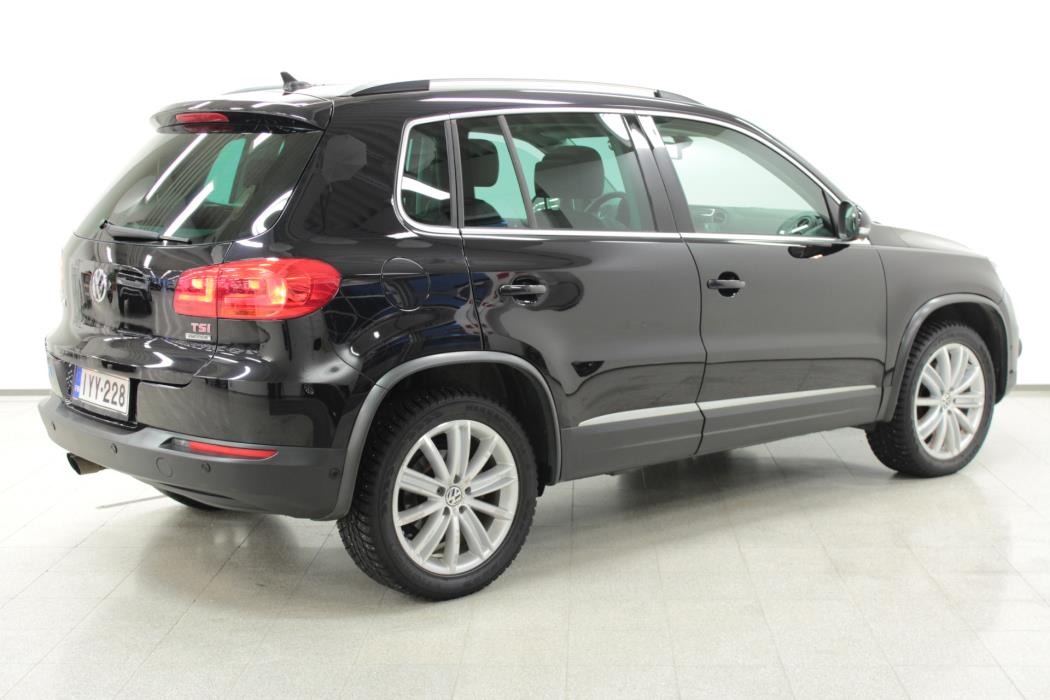 VOLKSWAGEN Tiguan 2012