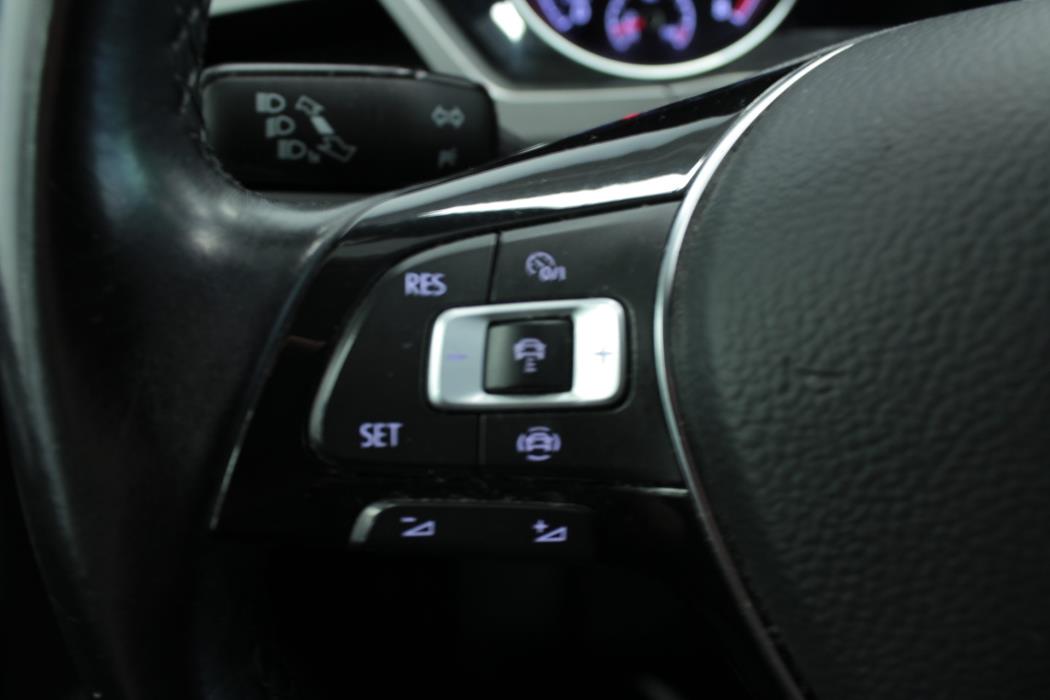 VOLKSWAGEN Touran 2021