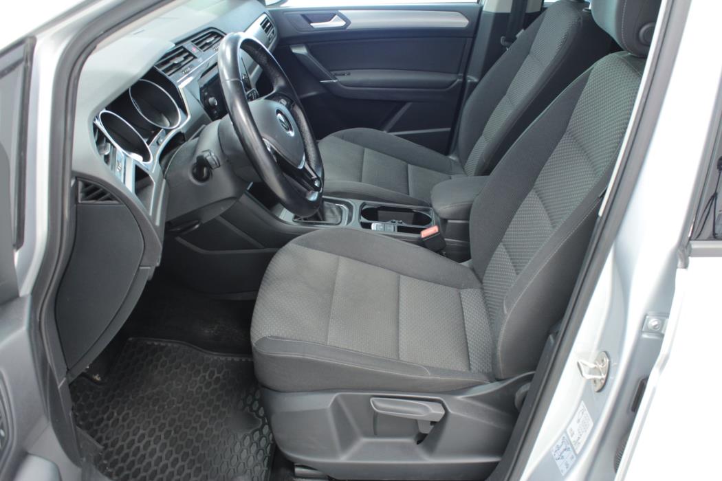 VOLKSWAGEN Touran 2021