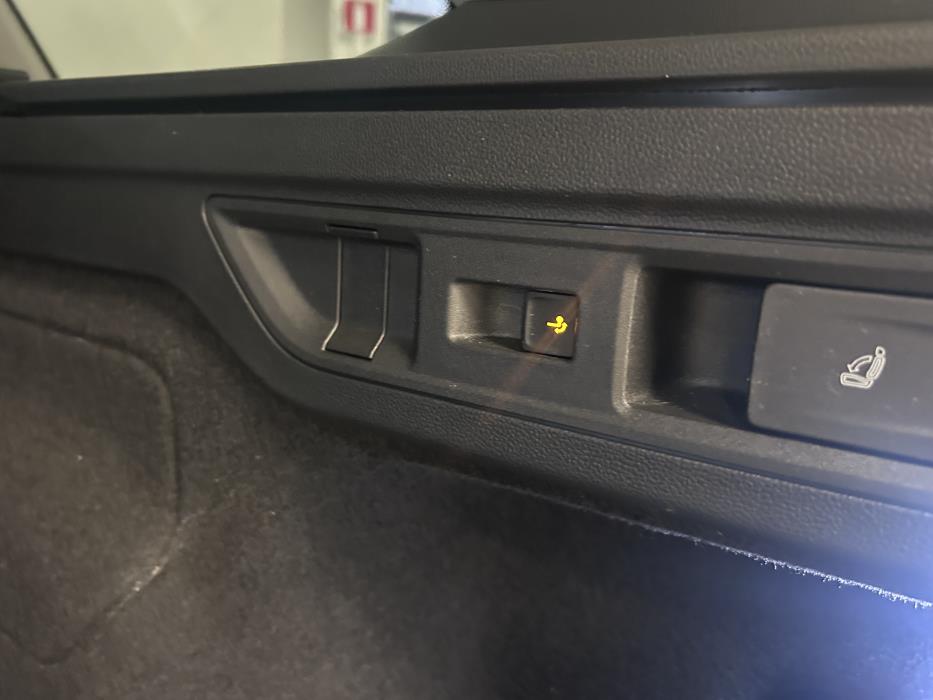 VOLKSWAGEN Passat 2025