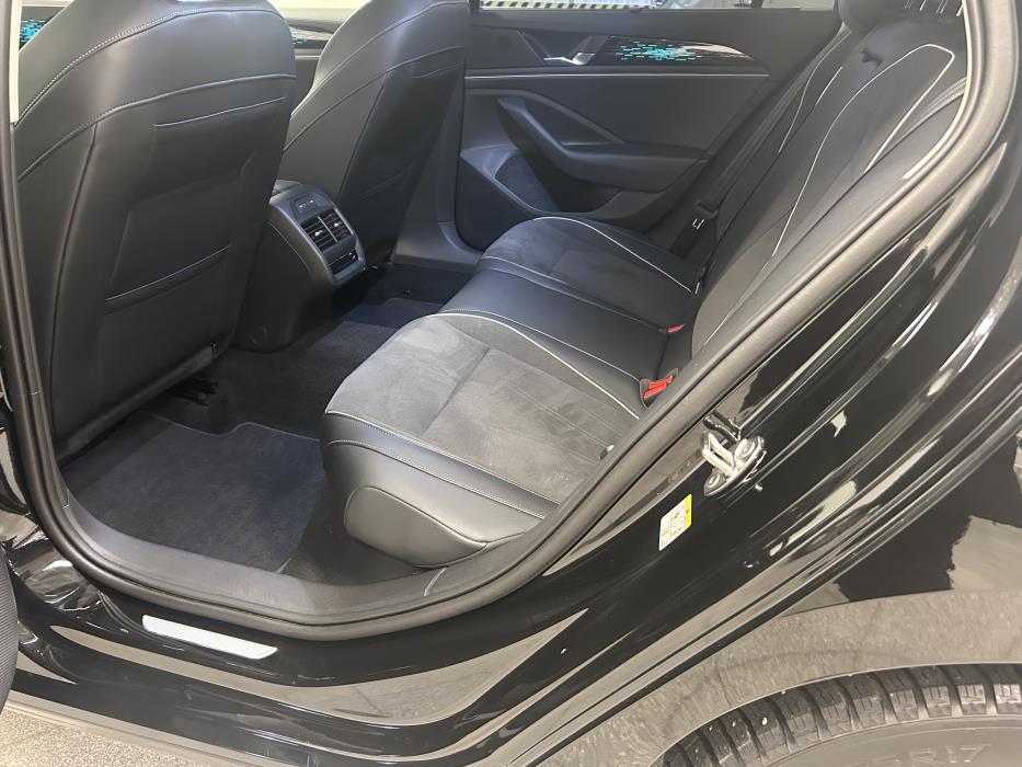 VOLKSWAGEN Passat 2025