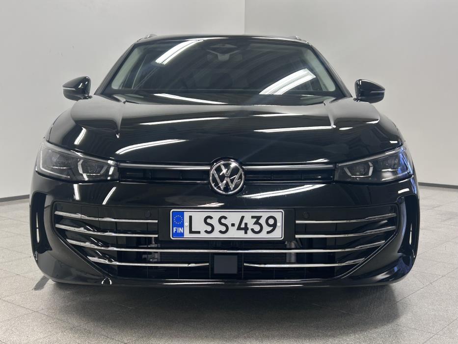 VOLKSWAGEN Passat 2025