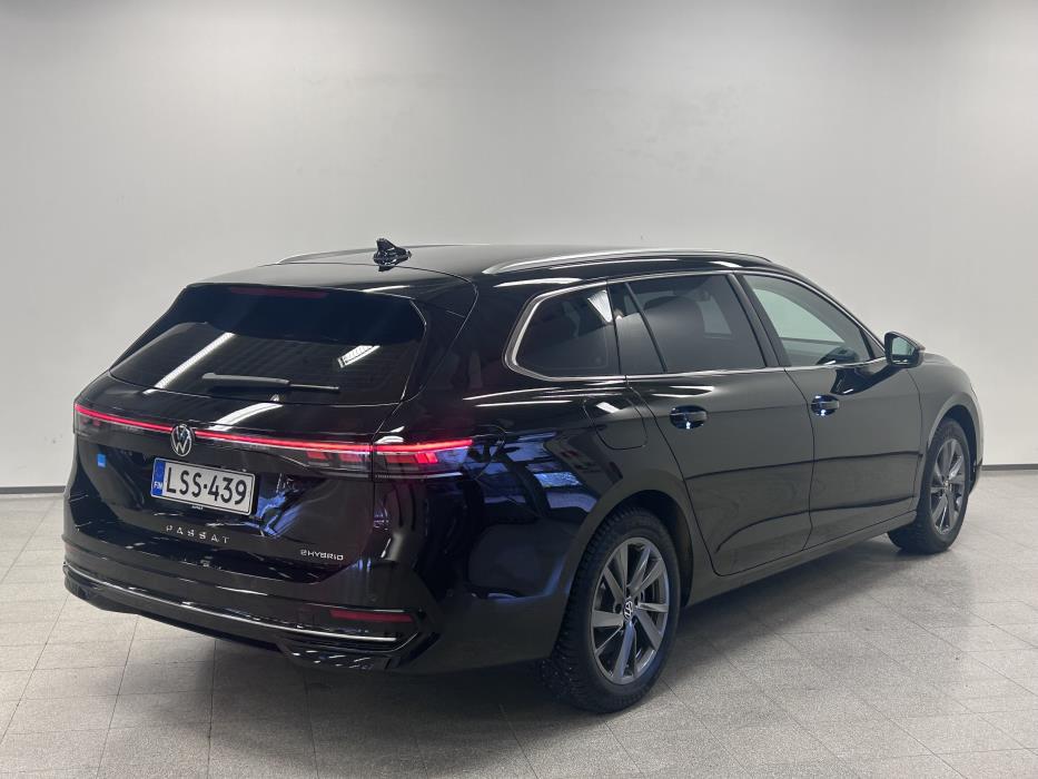 VOLKSWAGEN Passat 2025