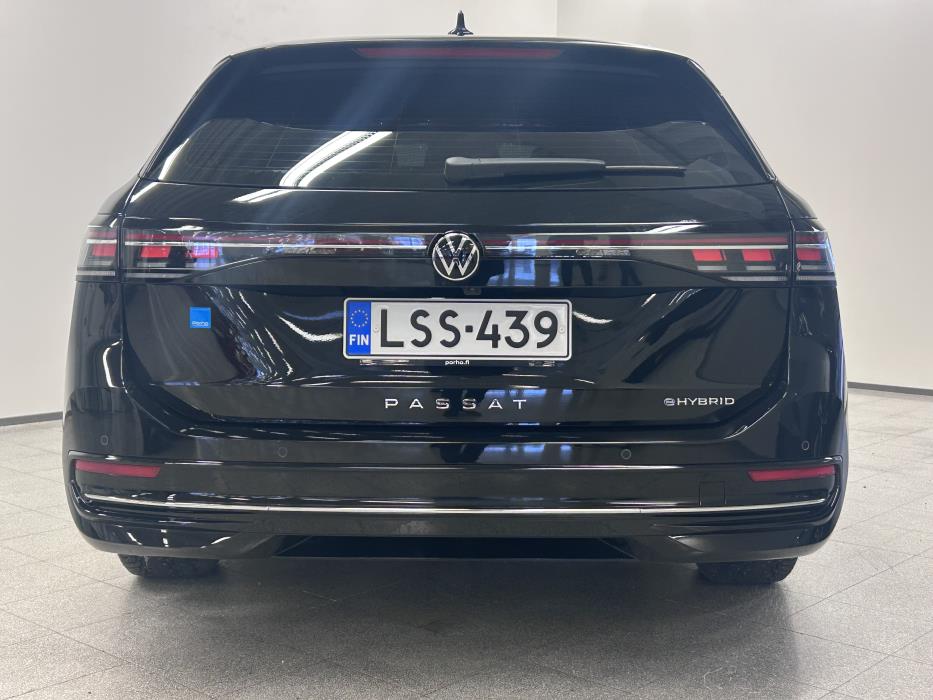 VOLKSWAGEN Passat 2025