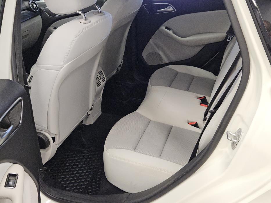 MERCEDES-BENZ B 2012