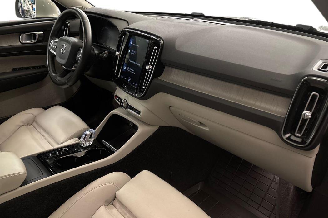 VOLVO XC40 2019