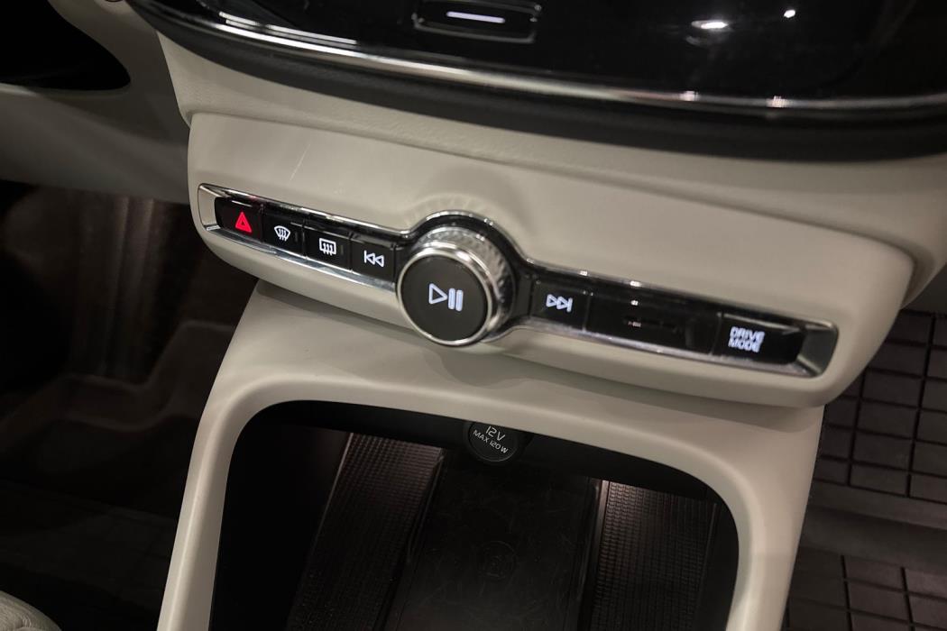 VOLVO XC40 2019